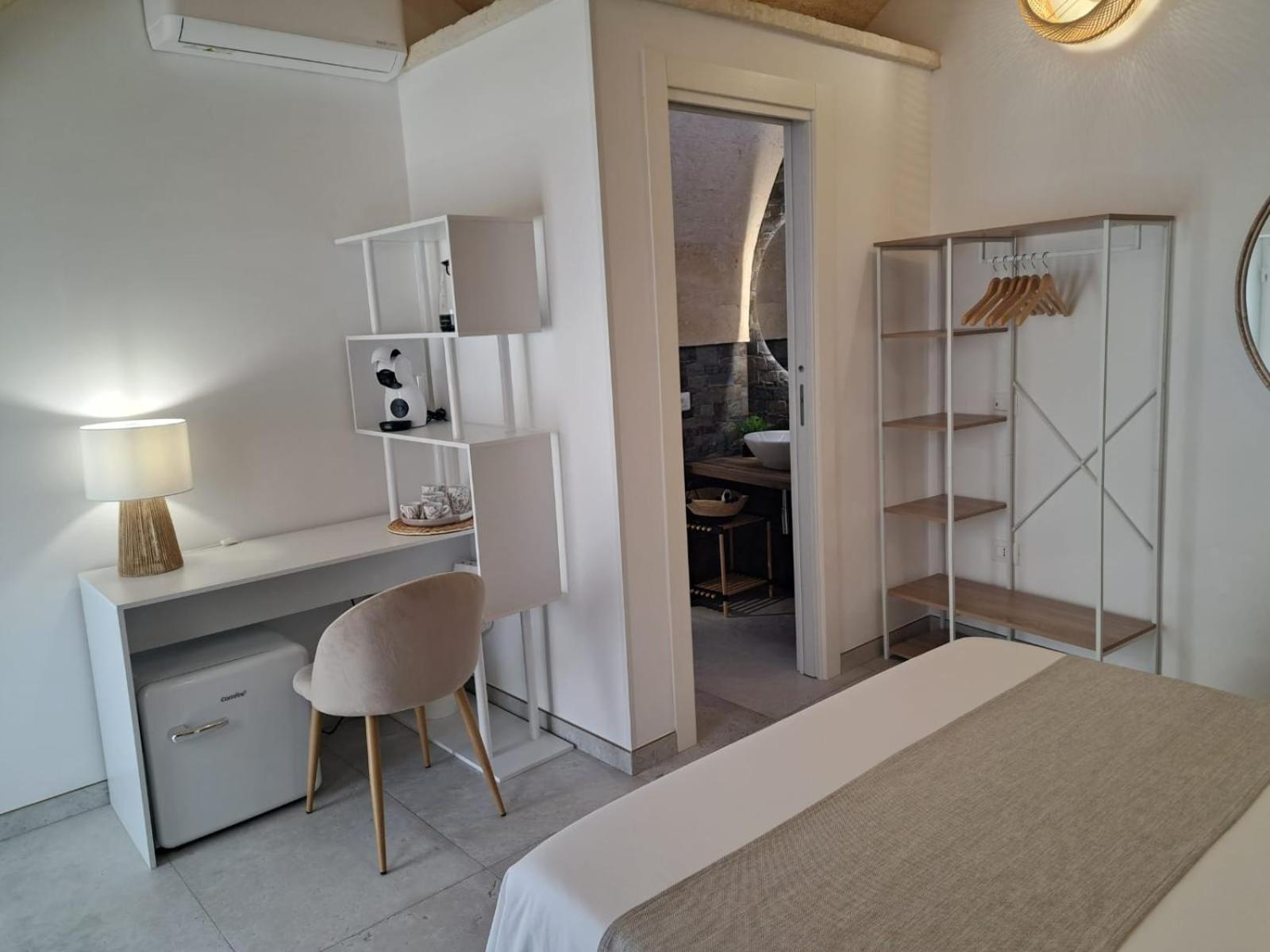 Mae Apulian Rooms Grottaglie Bagian luar foto