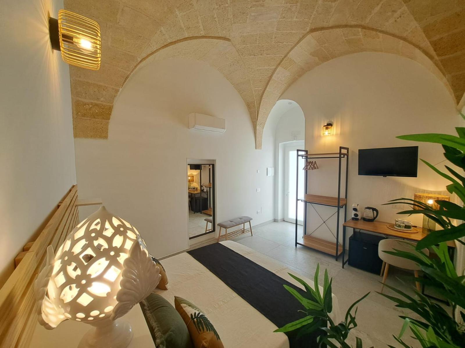 Mae Apulian Rooms Grottaglie Bagian luar foto