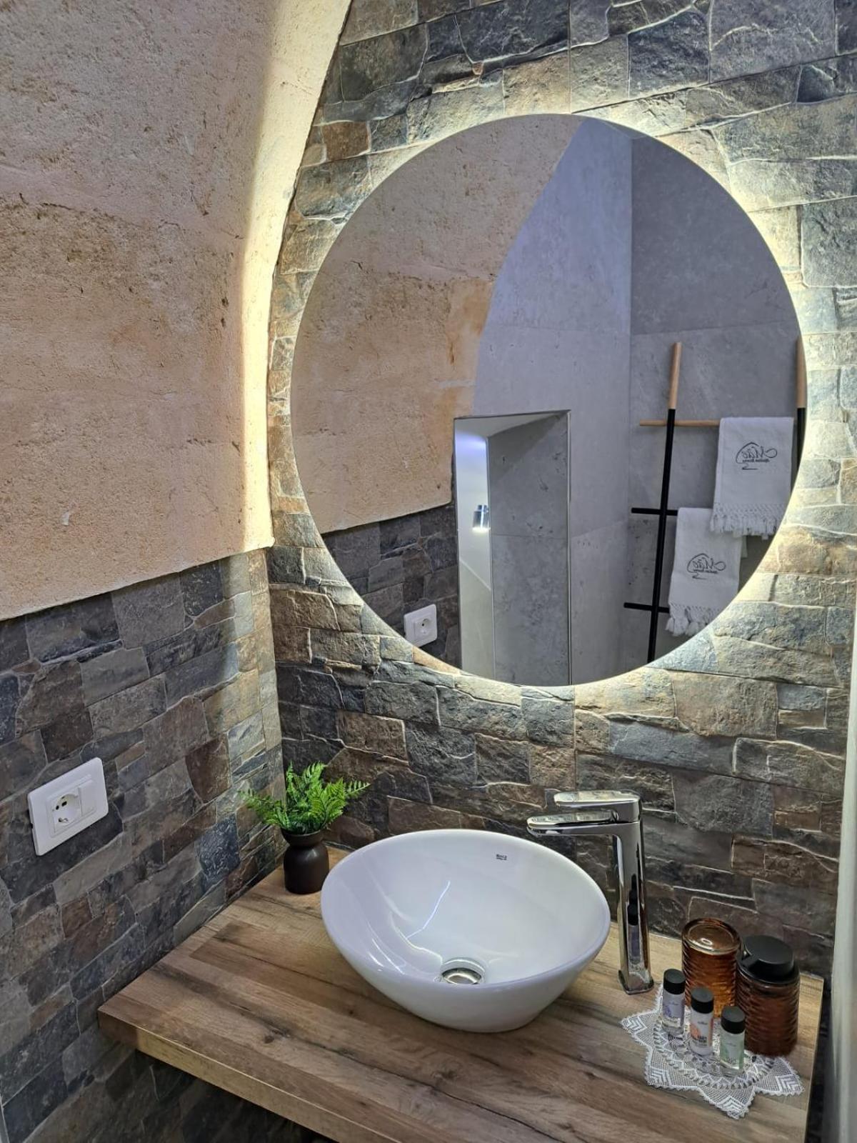 Mae Apulian Rooms Grottaglie Bagian luar foto
