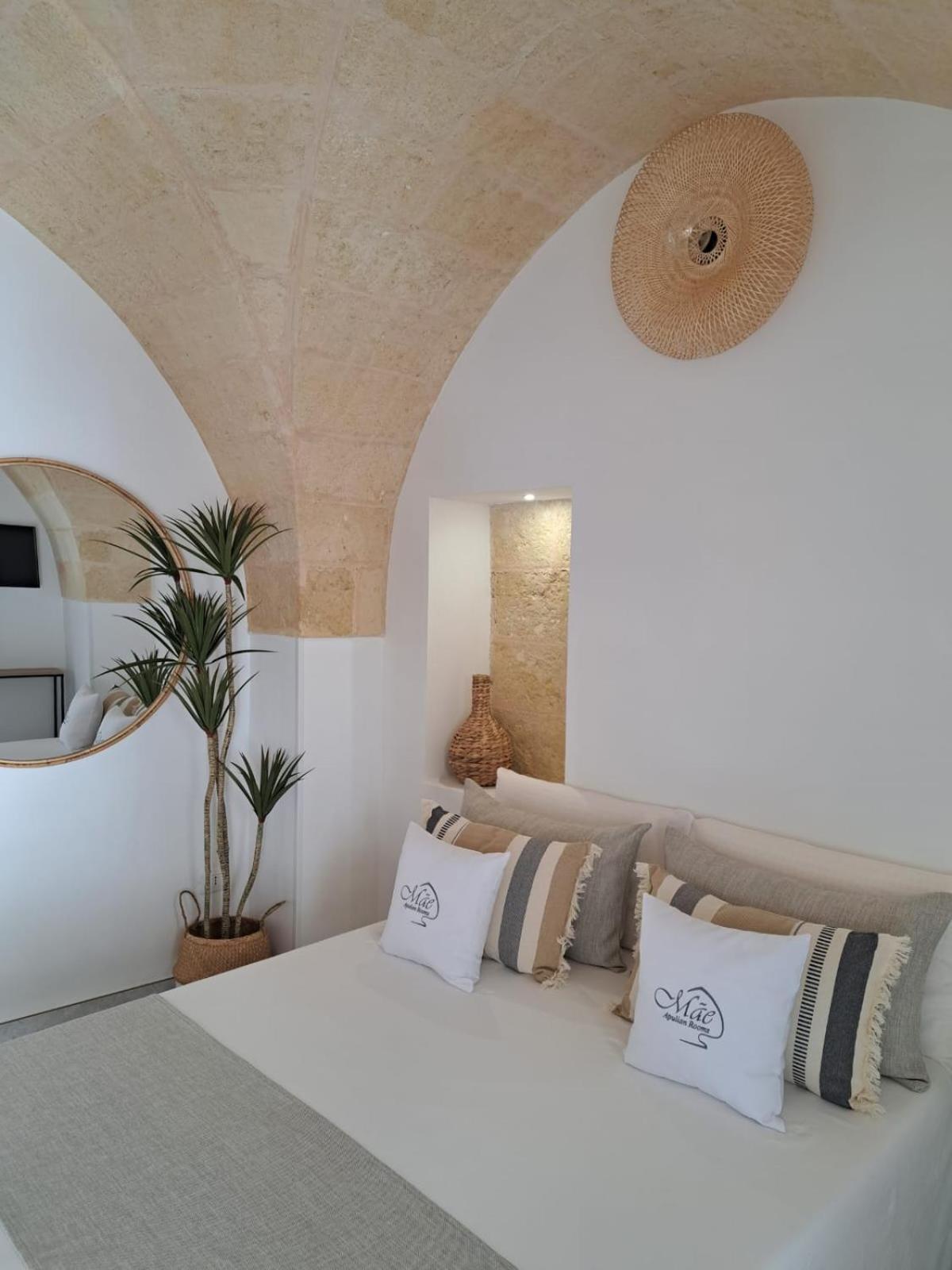 Mae Apulian Rooms Grottaglie Bagian luar foto