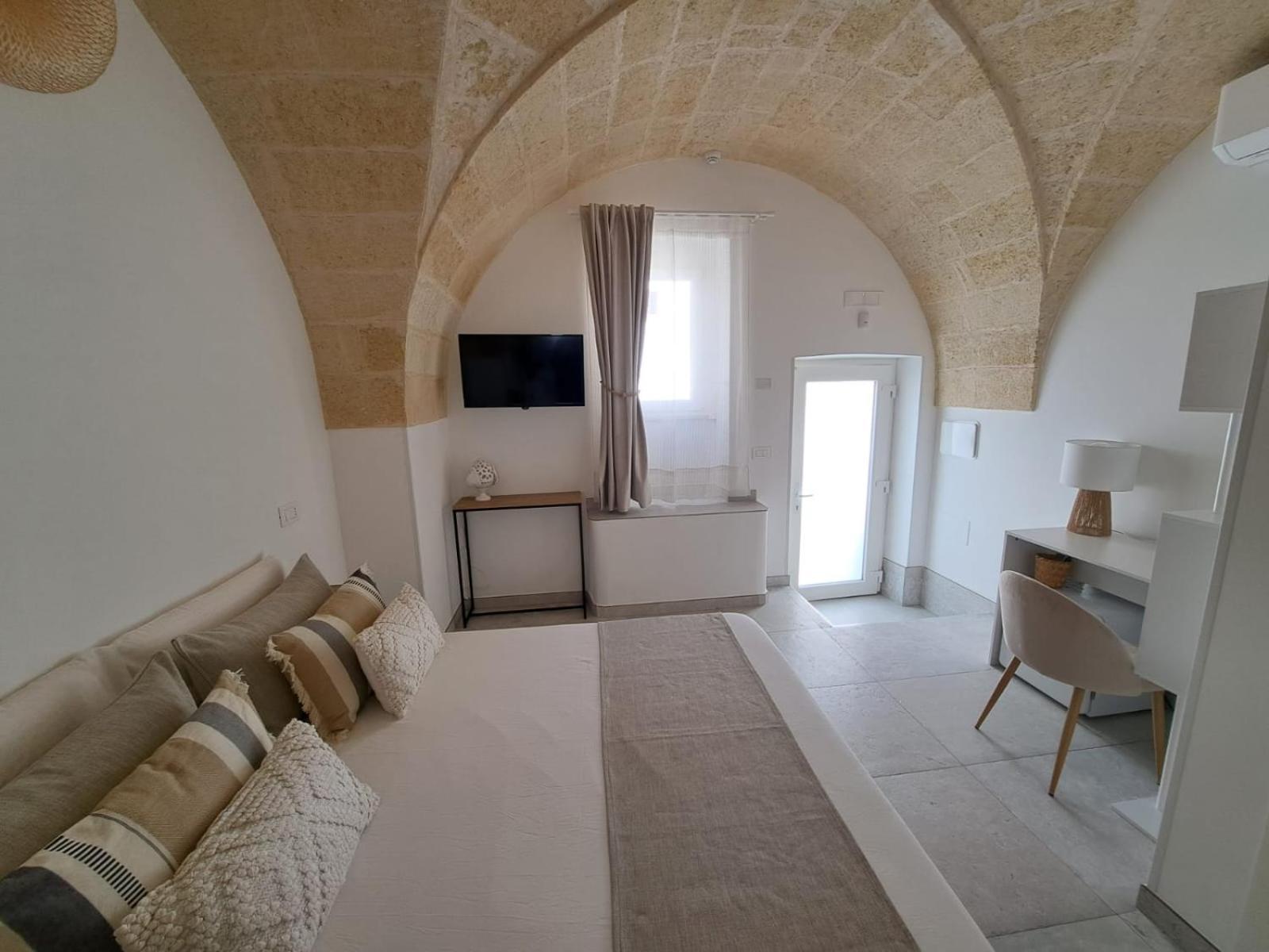Mae Apulian Rooms Grottaglie Bagian luar foto