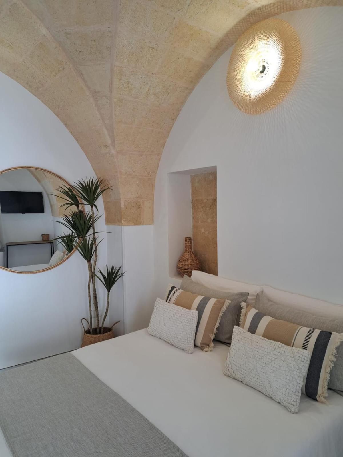 Mae Apulian Rooms Grottaglie Bagian luar foto