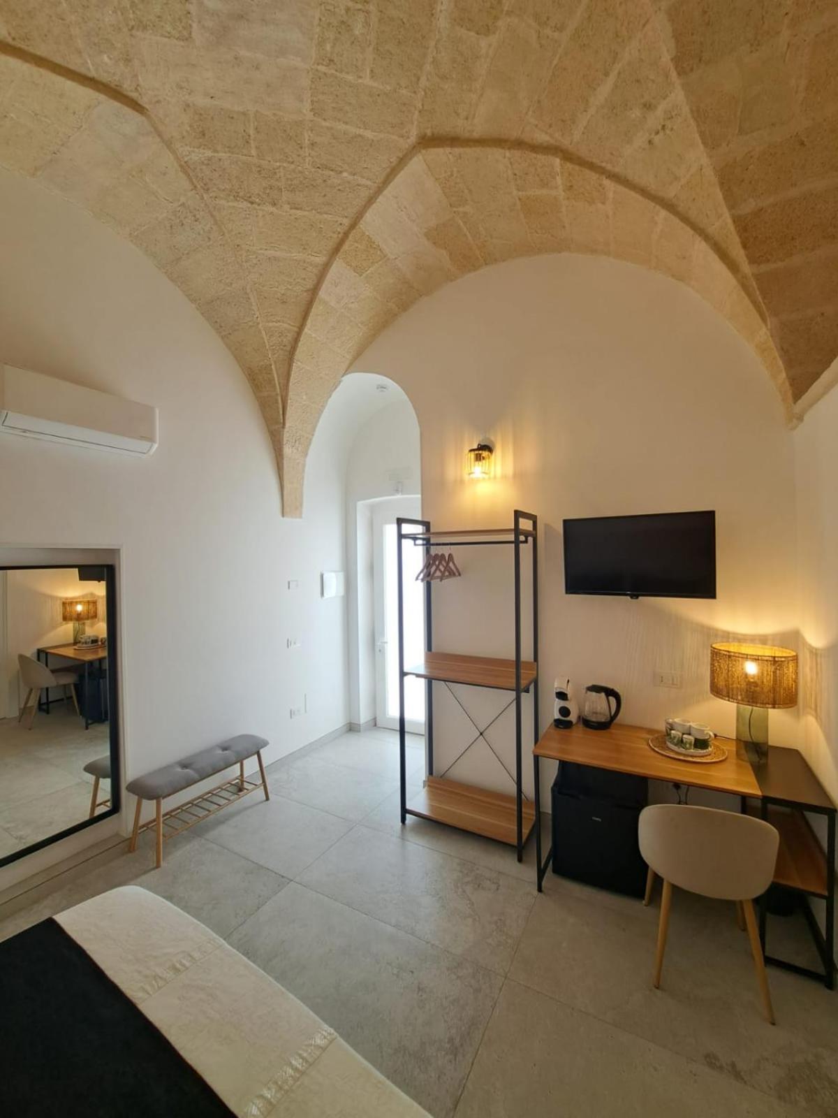 Mae Apulian Rooms Grottaglie Bagian luar foto